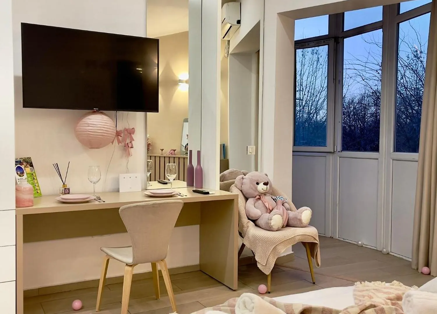 Candy Residence Park Bucureşti 0*,  România